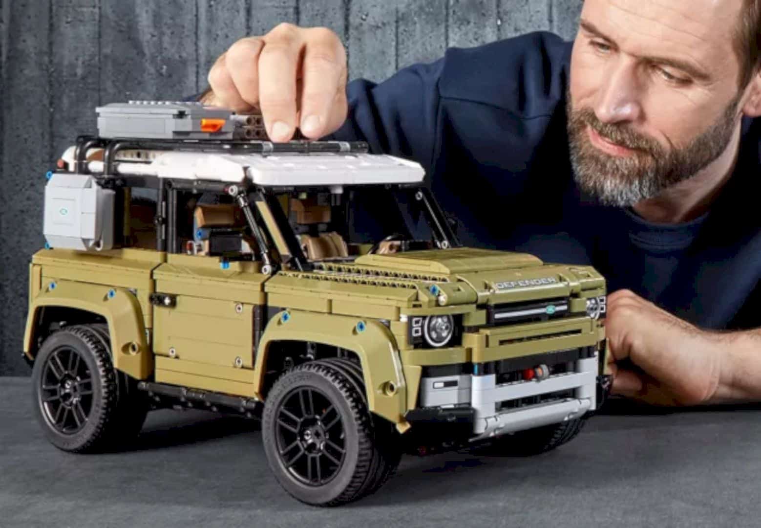 LEGO® Land Rover Defender 1