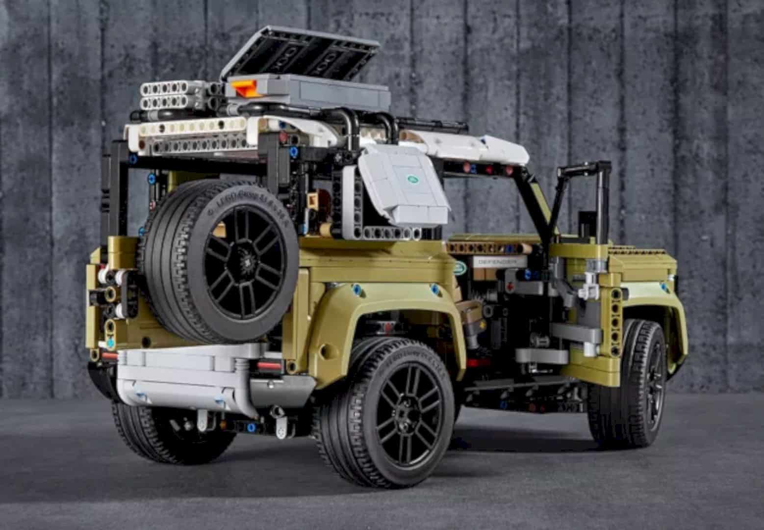 LEGO® Land Rover Defender 3