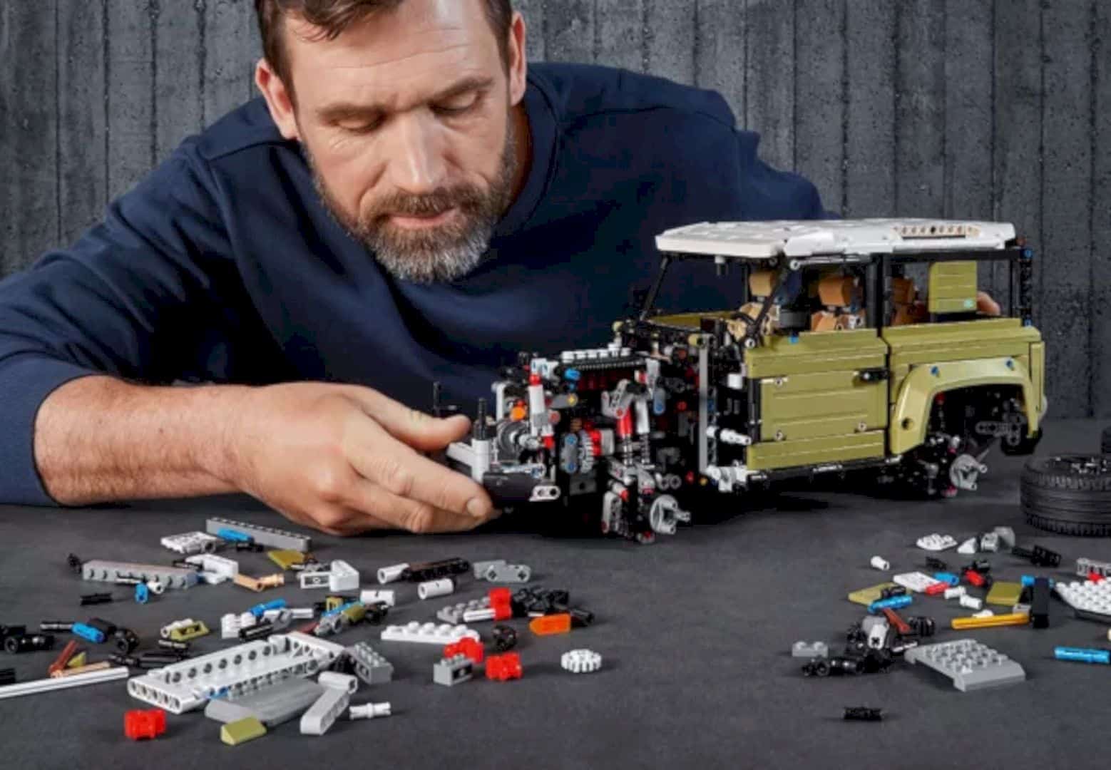 LEGO® Land Rover Defender 4
