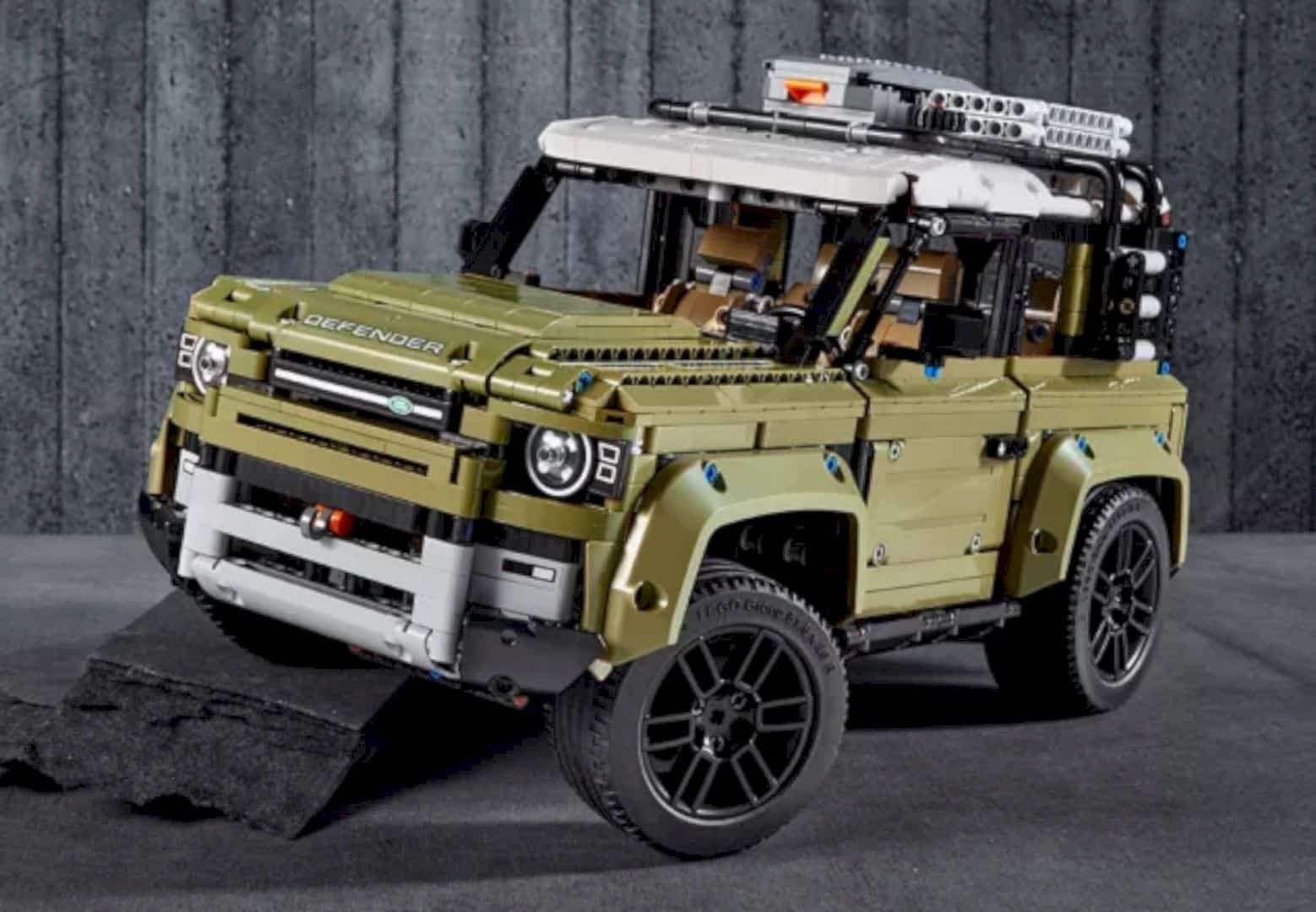 LEGO® Land Rover Defender 5
