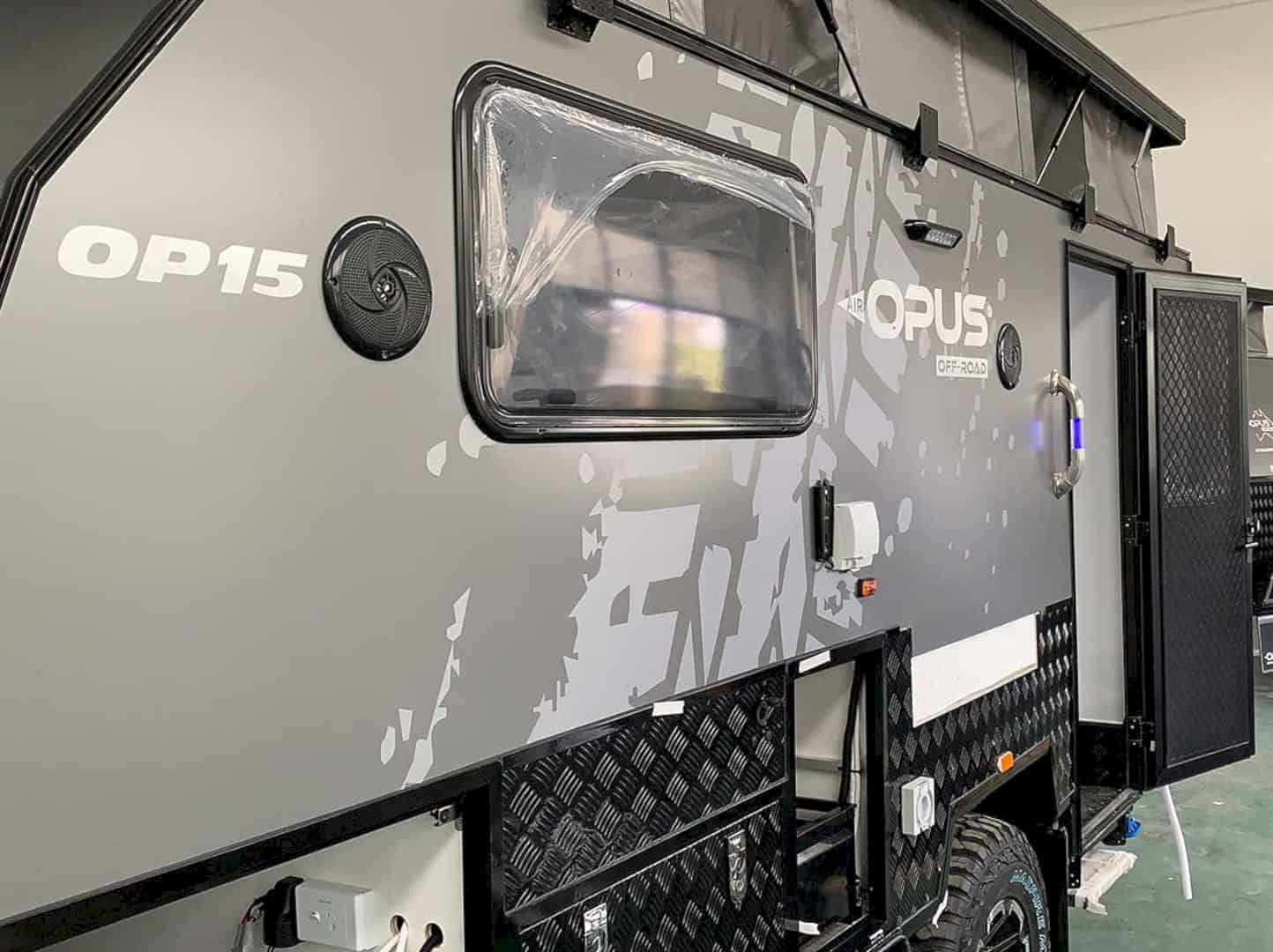 OPUS® OP15 Hybrid Caravan 4