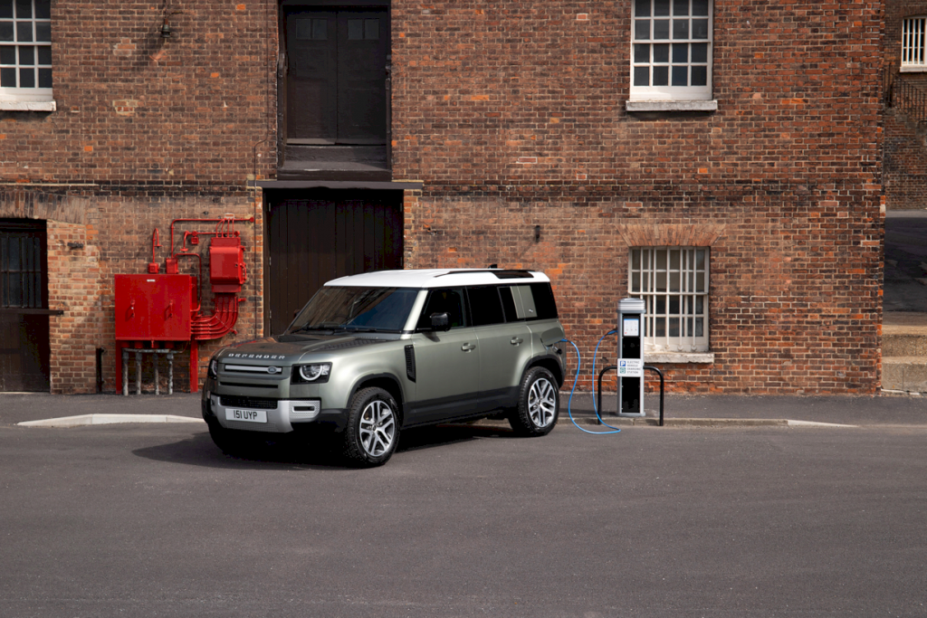 Land Rover Defender Plug In Hybrid 28