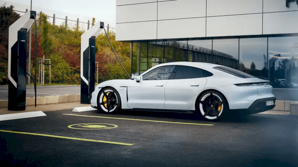 Porsche Taycan Turbo S 2