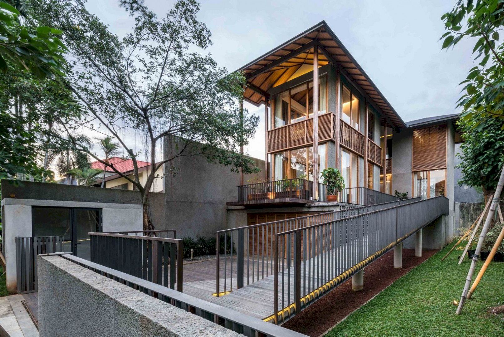 PI House: An Ideal Tropical House for Family Living