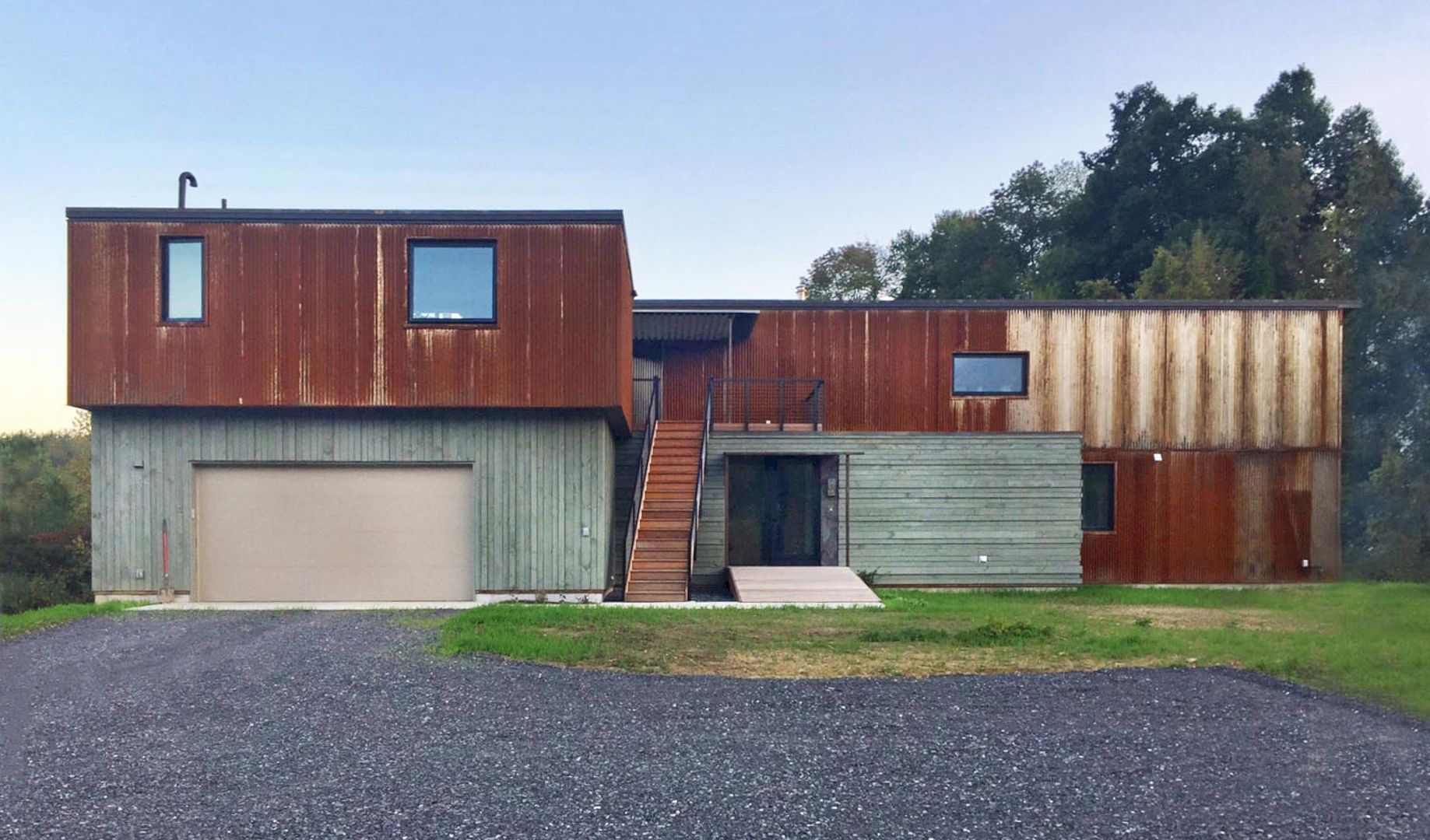 Hudson weeHouse: A Two-Floor House with A Mix of Siding and Awesome Views