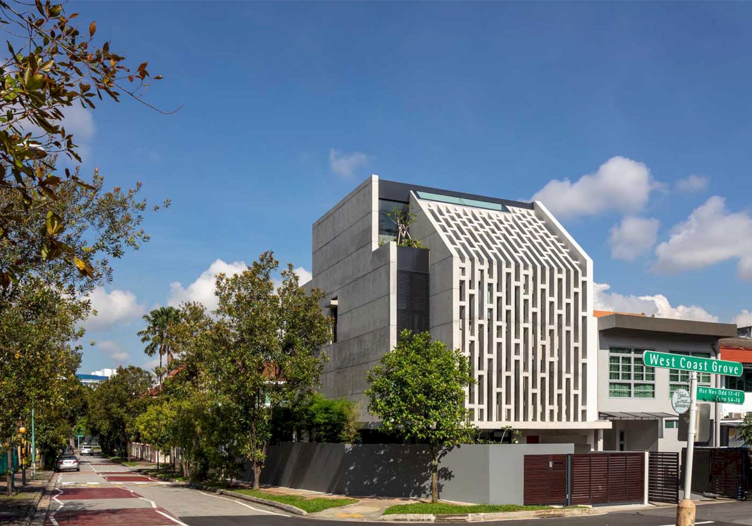 Custom Shades: A Terrace House with Three Sides Face toward Different Orientations