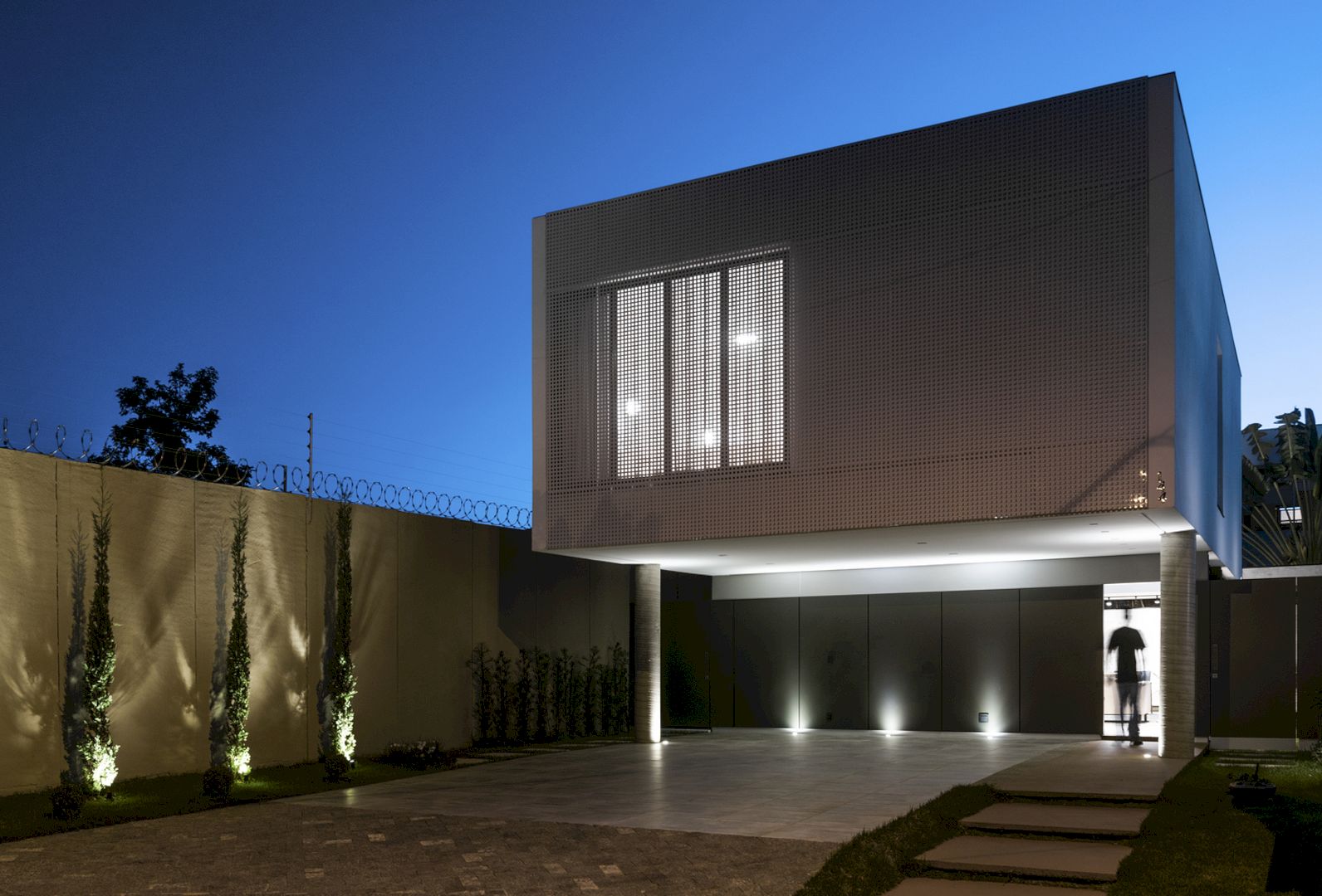 OSH House: A Two-Storey House on A Small Site Area