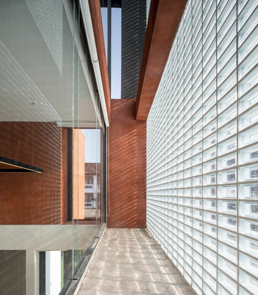 Sena House 11