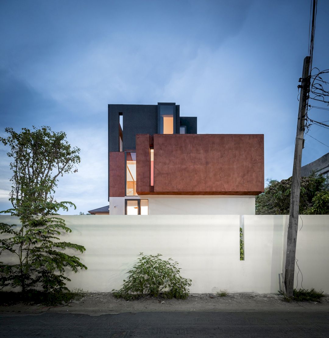 Sena House: A Three-Storey House with Three Layers of the Building Surface