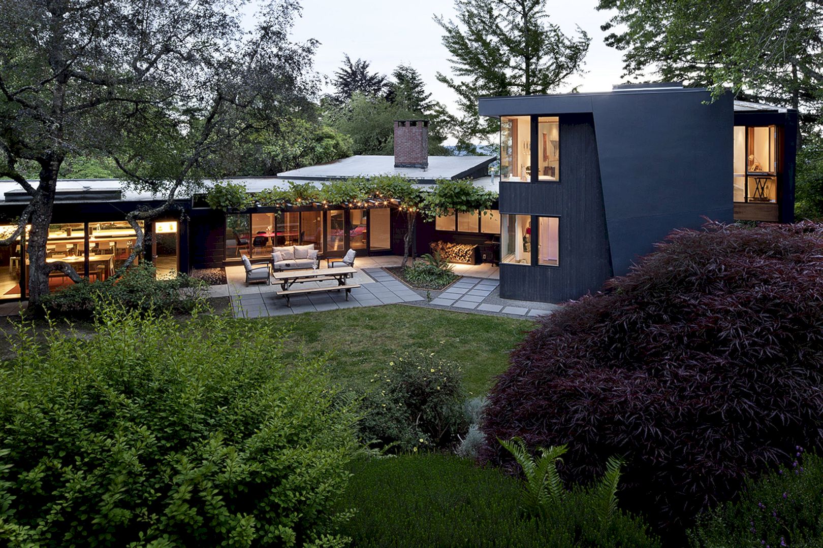 Meschter Residence: A New Big Home with Three Wings