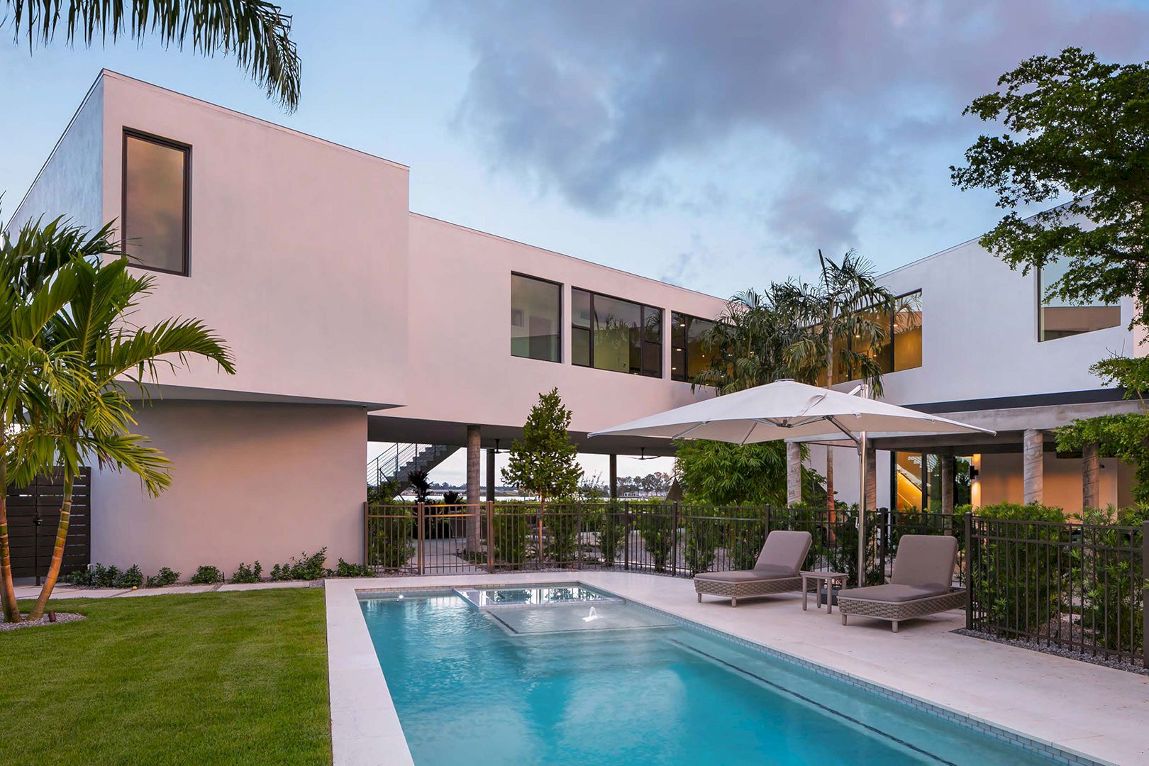 Palma Sola Modern: A Strong Connection to the Surrounding Landscape